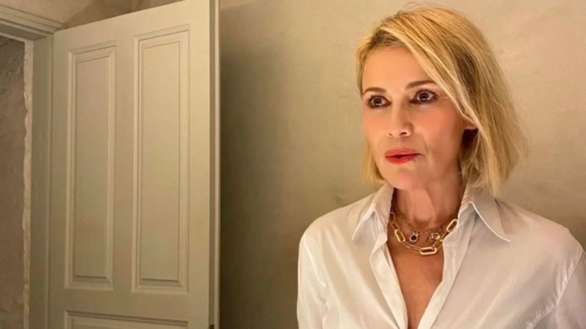 Ποζάρει topless και αναστατώνει - Σούσουρο με τις φωτογραφίες της Κωνσταντίνας Μιχαήλ στο instagram