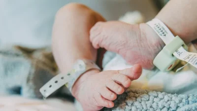 Κορωνοϊός: Στην εντατική βρέφος 3 μηνών στην Πάτρα