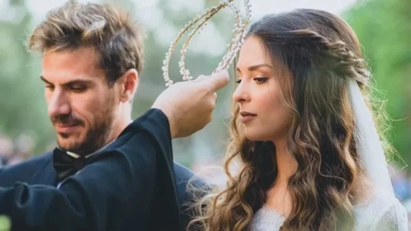 Άκης Πετρετζίκης: Ο επικός διάλογος με την σύζυγό του την ώρα που ο γιος τους κατέστρεφε την βασιλόπιτα