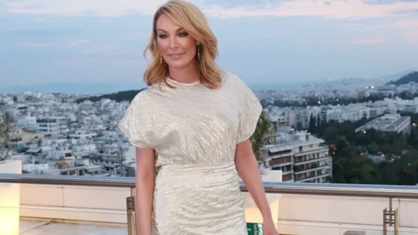 Αγκαλιά με τον γάτο της - Η φωτογραφία της Τατιάνας Στεφανίδου και το μήνυμα για την αγάπη