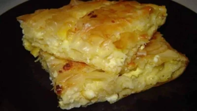 Έτοιμη σε μισή ώρα - Τραγανή τυρόπιτα με φέτα και γιαούρτι