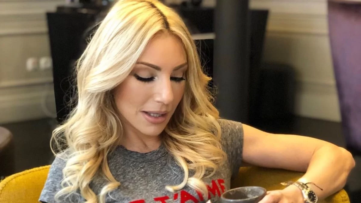 Με ατημέλητο μαλλί και χωρίς ίχνος μακιγιάζ - Η αληθινή εικόνα της Έλενας Τσαβαλιά