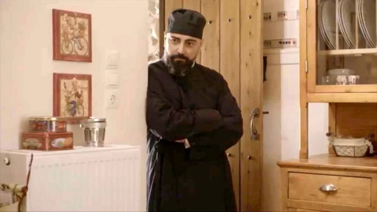 Σε ξένα χέρια: Ο Χρύσανθος μαθαίνει ότι τον κατηγορούν για άσεμνες συμπεριφορές