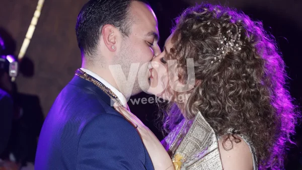 Αρραβωνιάστηκαν ο Μαυρίκιος Μαυρικίου και η Ιλάειρα Ζήση! Ο χορός του ζευγαριού και το τρυφερό φιλί