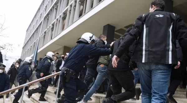 Δολοφονία 19χρονου Άλκη: Παραδόθηκε ο Έλληνας καταζητούμενος