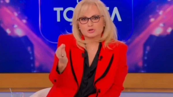 Φως στο Τούνελ: "Φωτιά" πήρε το Twitter με την υπόθεση στην Πάτρα - «Φοράει κόκκινα, γνωρίζει τον δολοφόνο»