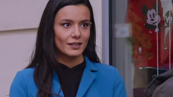 Μόλις χθες: Η Λουίζα γίνεται έξαλλη - Βρίσκει την Έλενα με την Κατερίνα στο σπίτι της