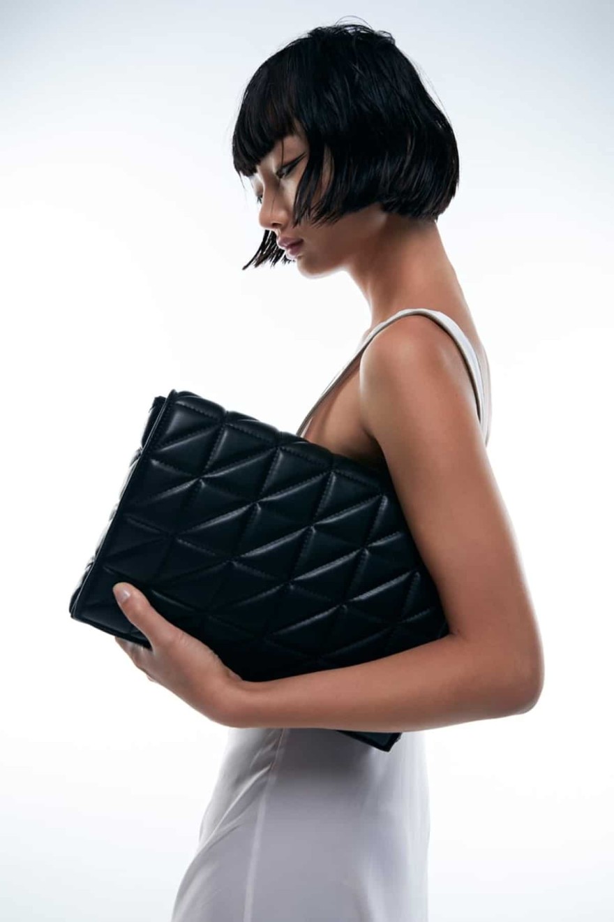 Η τσάντα των Zara που ξεπουλάει λόγω της απίστευτης τιμής της