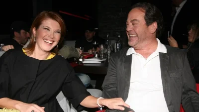 Την βλέπουμε για πρώτη φορά - Φωτογραφία του Γιάννη Πάριου με την Σοφία Αλιμπέρτη στη θάλασσα