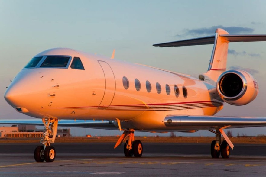 περιουσία Ατζουν Ιλιτζαλί αεροπλάνο