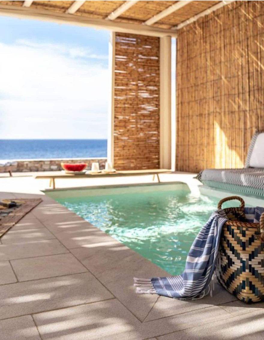 Χλιδάτες οι ενοικιαζόμενες βίλες του γιου της Αλιμπέρη και του Πάριου στην Πάρο