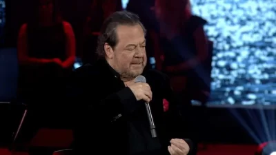 Με μπούκλα μαλλί και πανύψηλος - Ο μεγάλος γιος του Γιάννη Πάριου, Θανάσης που μένει μακριά από τη δημοσιότητα