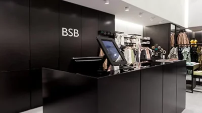 Από 89,90 ευρώ έπεσε στα 44,90 ευρώ - Το σατέν statement φόρεμα που πρέπει να αποκτήσεις