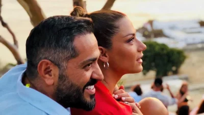 Με υπέρδιπλο κρεβάτι και χαμηλό φωτισμό - Η «βασιλική» κρεβατοκάμαρα στο σπίτι της Βάσως Λασκαράκη και του Λευτέρη Σουλτάτου