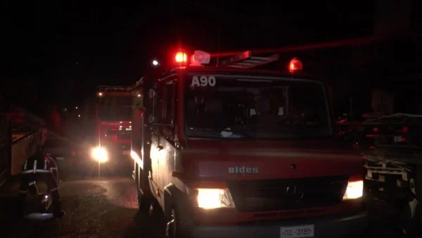 Κορωπί: Φωτιά σε αποθήκη