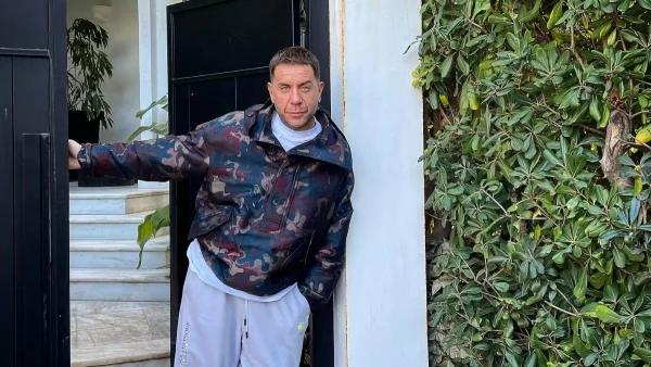 Μαύρη και λευκή - Φωτογραφία από την κρεβατοκάμαρα στο σπίτι του Γιώργου Μαζωνάκη