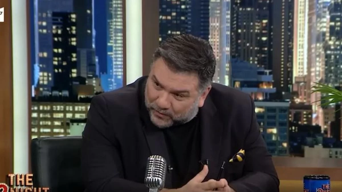 Καταρρακωμένος ο Γρηγόρης Αρναούτογλου στην έναρξη του The 2night show - «Ο Θεός να βάλει το χέρι του»