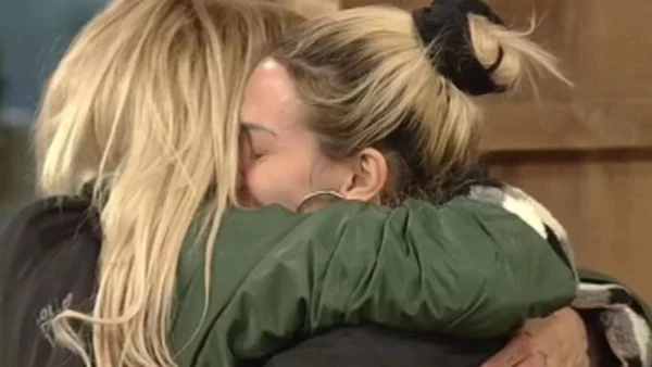 Φάρμα 2: Επέστρεψε η Αγγελική Ηλιάδη - Ξέσπασε σε κλάματα η Σάσα Μπάστα