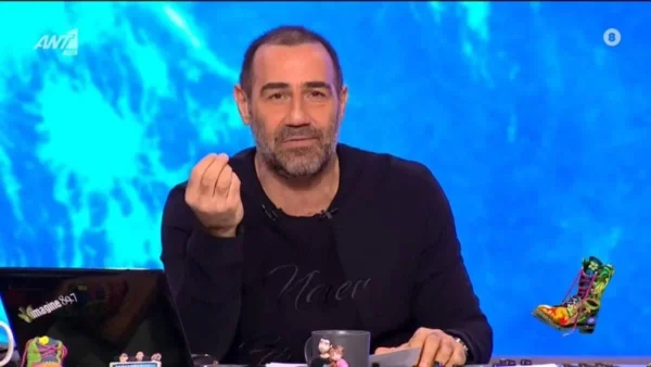 «Ρε άι σιχτίρ...» - Πυρ και μάνια στο αέρα του «Ράδιο Αρβύλα» ο Αντώνης Κανάκης