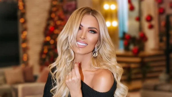 Η ταυτότητα της Κατερίνας Καινούργιου - Αγνώριστη στην ασπρόμαυρη φωτογραφία