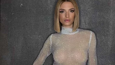 Κατερίνα Λιόλιου: "Έκλεψε" τις εντυπώσεις με το καυτό της ντεκολτέ στα παρασκήνια του X-Factor