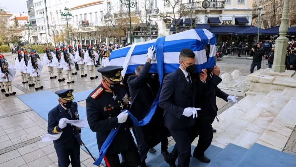 Θλίψη στην κηδεία του Χρήστου Σαρτζετάκη - Το αντίο στον πρώην Πρόεδρο της Δημοκρατίας