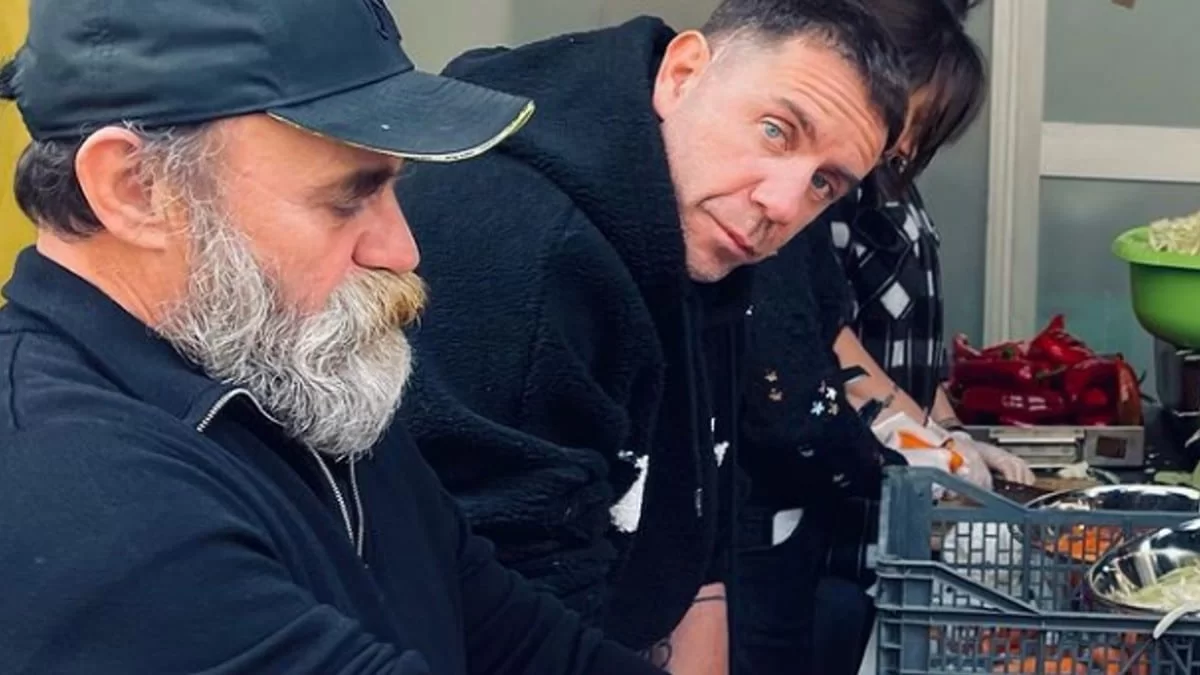 Διαφορετική Τσικνοπέμπτη για τον Γιώργο Μαζωνάκη - Μαγείρεψε στο δρόμο για καλό σκοπό