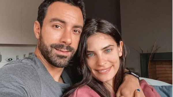 Μπόμπα - Τανιμανίδης: Πραγματοποίησαν το πρώτο αεροπορικό ταξίδι με τις δίδυμες κόρες τους - Η τρυφερή ανάρτηση στα social