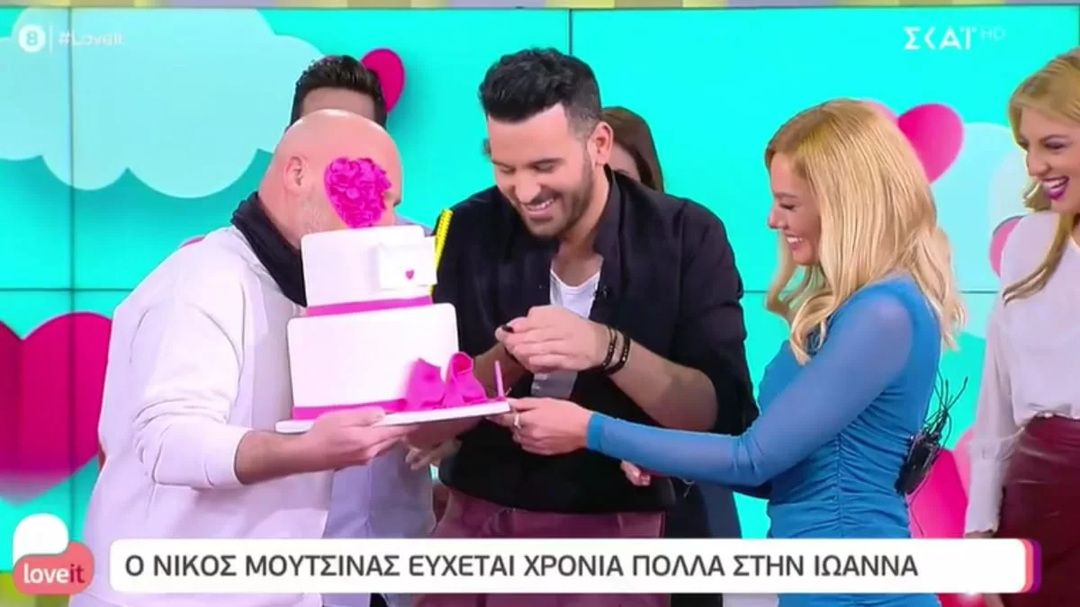 Μπήκε στο πλατό του Love It με τούρτα στα χέρια - Η έκπληξη του Νίκου Μουτσινά στην Ιωάννα Μαλέσκου