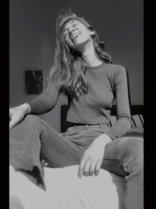 Παρασκευή Κερασιώτη χαμογελά ξανά μετά τον θάνατο του πατέρα της