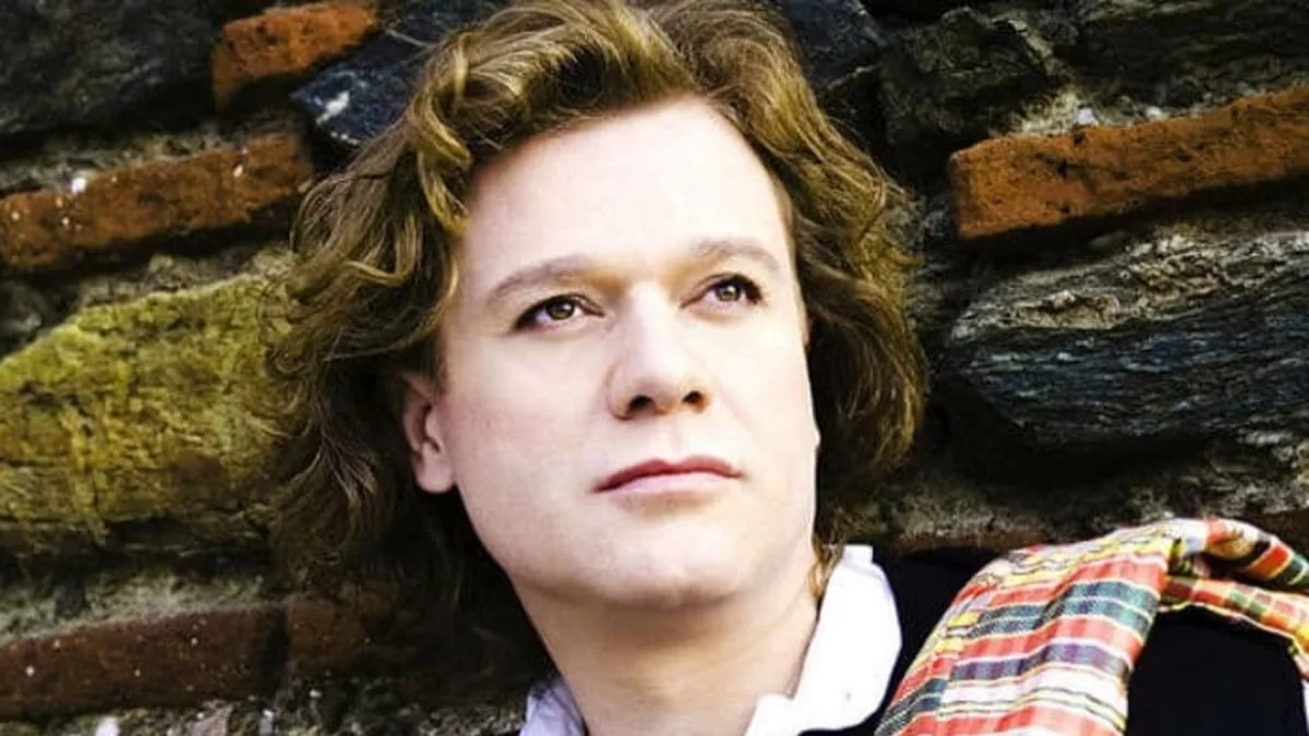 Πέτρος Γαϊτάνος: Η πραγματική ηλικία και η καταγωγή του