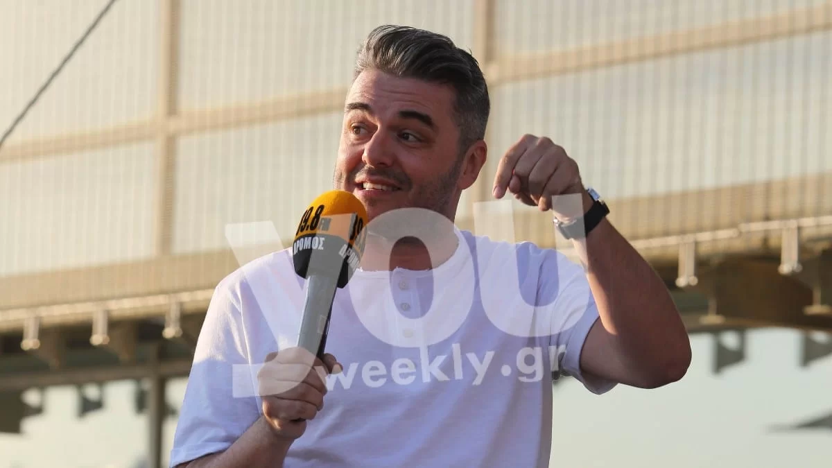 Η άγνωστη κούκλα σύντροφος του Πέτρου Πολυχρονίδη  -  Καστανή και με γλυκό χαμόγελο