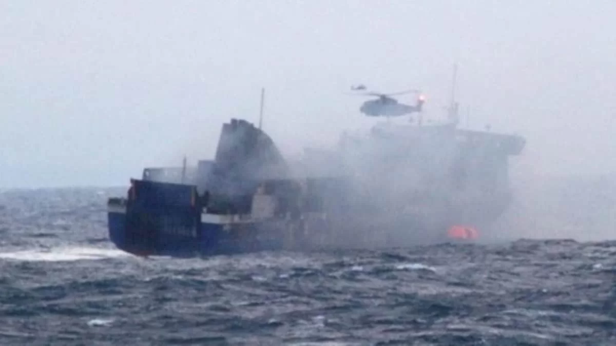 Φωτιά σε πλοίο της Ηγουμενίτσας: Δύο εγκλωβισμένοι οδηγοί στο γκαράζ