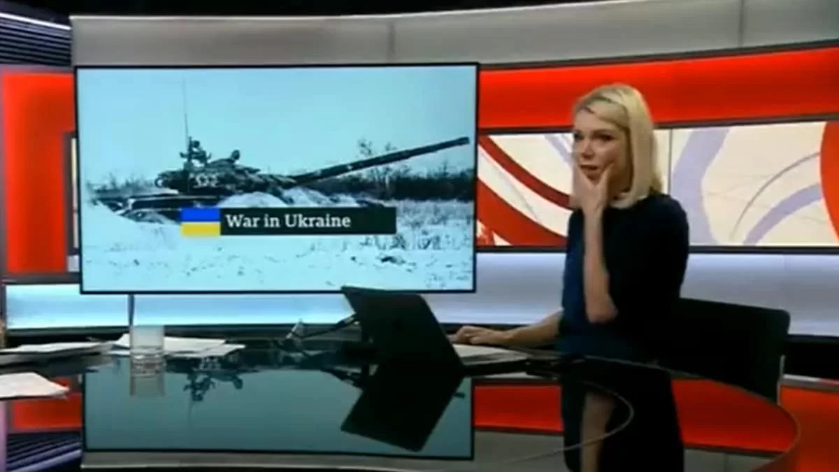 Πόλεμος Ουκρανία: "Ανατριχιάζει" η στιγμή που δημοσιογράφος βλέπει on air το σπίτι της να βομβαρδίζεται