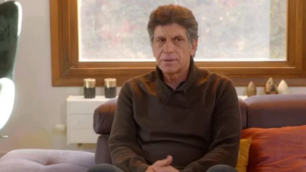 Σε ξένα χέρια: Ο Χαράλαμπος σπρώχνει τον Πιπερόπουλο και χάνει τις αισθήσεις του