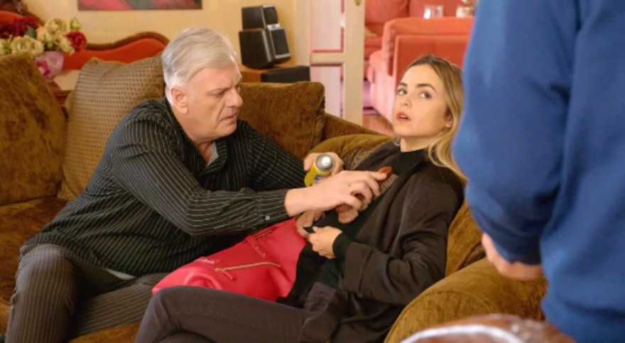 Σε Ξένα Χέρια.