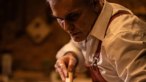 Ο Στέλιος Ρόκκος έγινε ξυλοποιός - Η απίστευτη δημιουργία που έφτιαξε στον Χρήστο Μάστορα