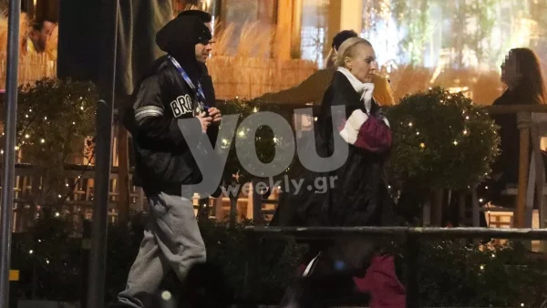 Τάμτα - Πάρις Κασιδόκωστας: Σπάνια κοινή εμφάνιση στη Γλυφάδα - Αποκλειστικές φωτογραφίες