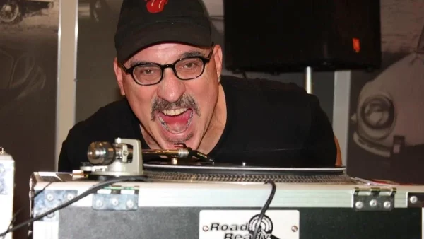 Δύσκολες ώρες για τον Τζώνυ Βαβούρα  -  Σοκαριστική φωτογραφία από το νοσοκομείο