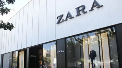 "Χαμός" στα ταμεία των Zara με το ροζ φόρεμα που ξεπουλάει σε τιμή σοκ