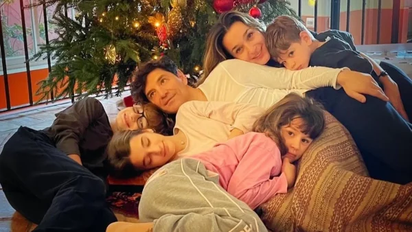 Τεράστια διώροφη μονοκατοικία με μεγάλο κήπο μπρος πίσω - Το εντυπωσιακό σπίτι Ρουβά και Ζυγούλη