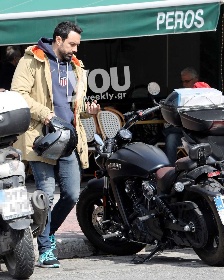 Ο Σάκης Τανιμανίδης στο Κολωνάκι