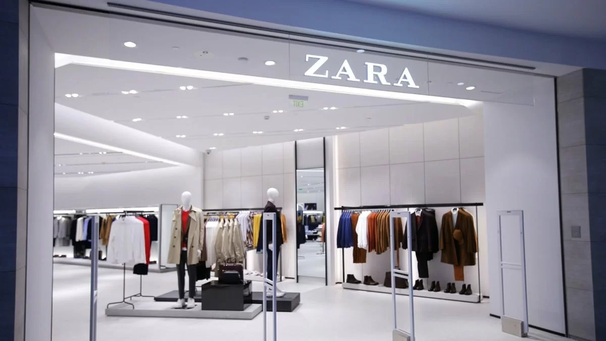 Το μπλε ηλεκτρίκ φόρεμα από τα Zara κάνει πάταγο - Έχει ξετρελάνει τις γυναίκες