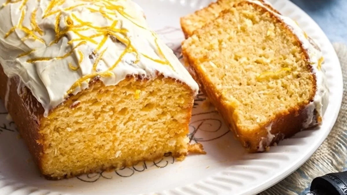 Φτιάξτε μόνοι σας το πιο λαχταριστό νηστίσιμο κέικ λεμόνι με γλάσο - Έτοιμο μέσα σε λίγα λεπτά