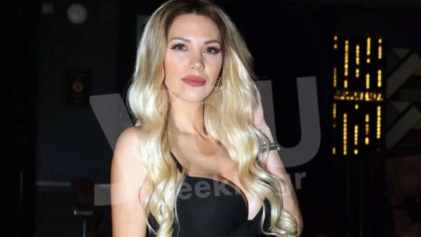 Με μίνι φόρεμα και ανοιχτό μπούστο - Τράβηξε όλα τα βλέμματα η Σάσα Μπάστα με την εμφάνισή της