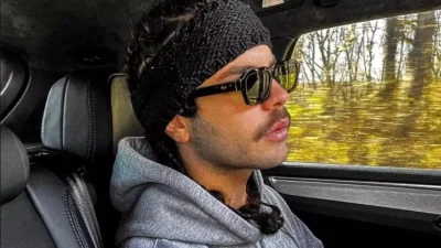 Με φλοράλ πανωφόρι - Η νέα φωτογραφία του Άγγελου Λάτσιου έφερε αναστάτωση στα social media