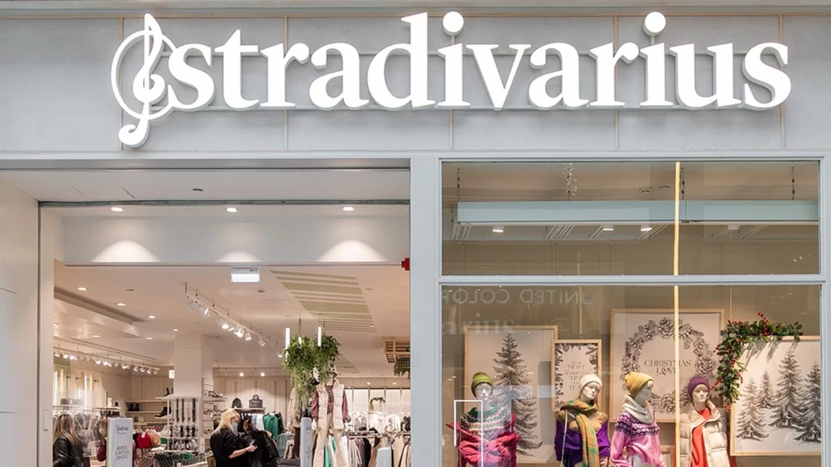 Προλαβαίνεις να κάνεις δικό σου τον μαύρο κορσέ από τα Stradivarius - Μόνο με 12,99 €