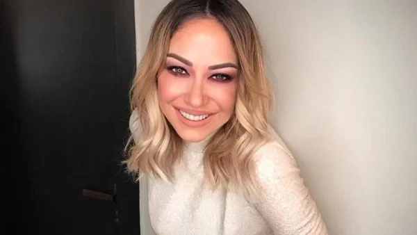 Με διαφορετικά μαλλιά, χείλη και φρύδια - Αγνώριστη η Μελίνα Ασλανίδου πριν τις πλαστικές