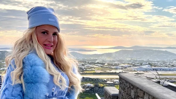 «Η γριά κότα έχει...» - Είπαν γιαγιά την Μαρίνα Πατούλη στο Instagram και τους "πετσόκοψε"