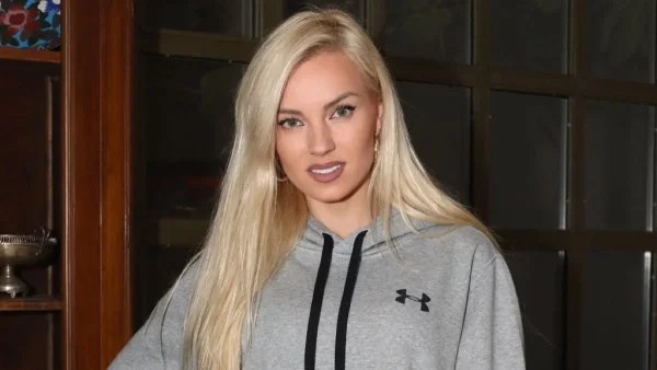 Σε πελάγη ευτυχίας η Τζούλια Νόβα - Η τρυφερή αγκαλιά με την κόρη της